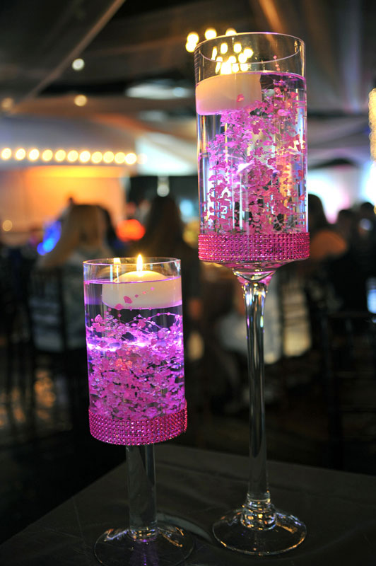 Glass table centerpiece with dpgy pink jewels and candlelight